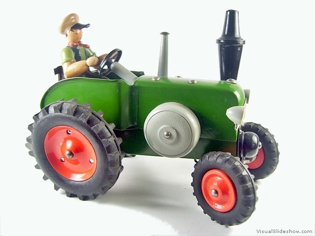 4c neuer unbespielter Bulldog samt Fahrer stand bei Berger im Buero