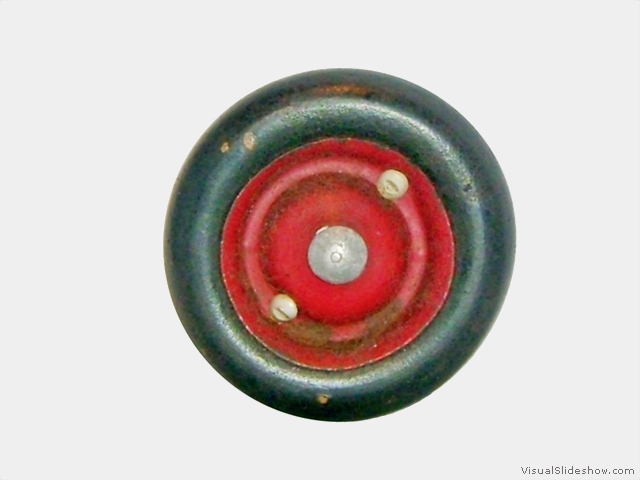 3b Vorderrad mit zweiteiliger Metallfelge genietet vom ersten Bulldog