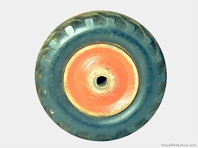 4e Hinterrad mit Holzfelge fuer den kleinen Bulldog