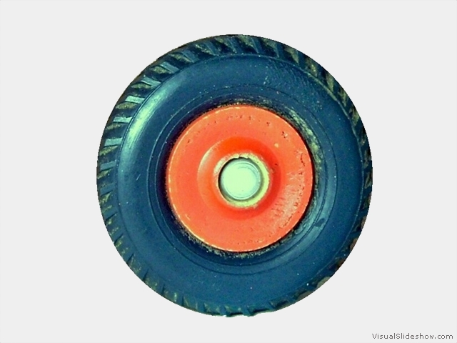 4h Vorderrad mit Holzfelge fuer den grossen Bulldog