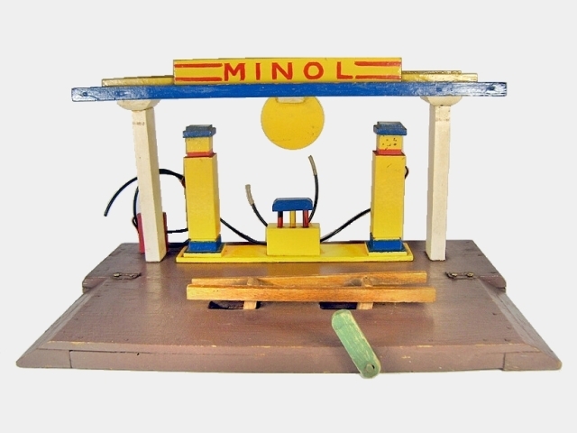 1b MINOL Tankstelle Rueckansicht